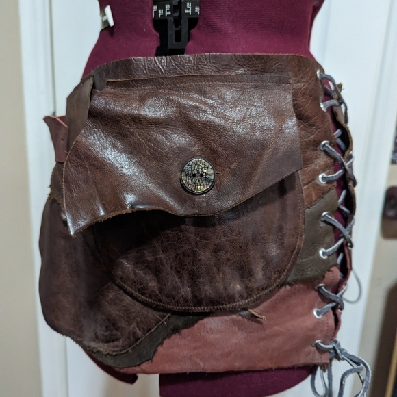 Custom made, one of a kind leather hip pack - Picture 4 of 4
